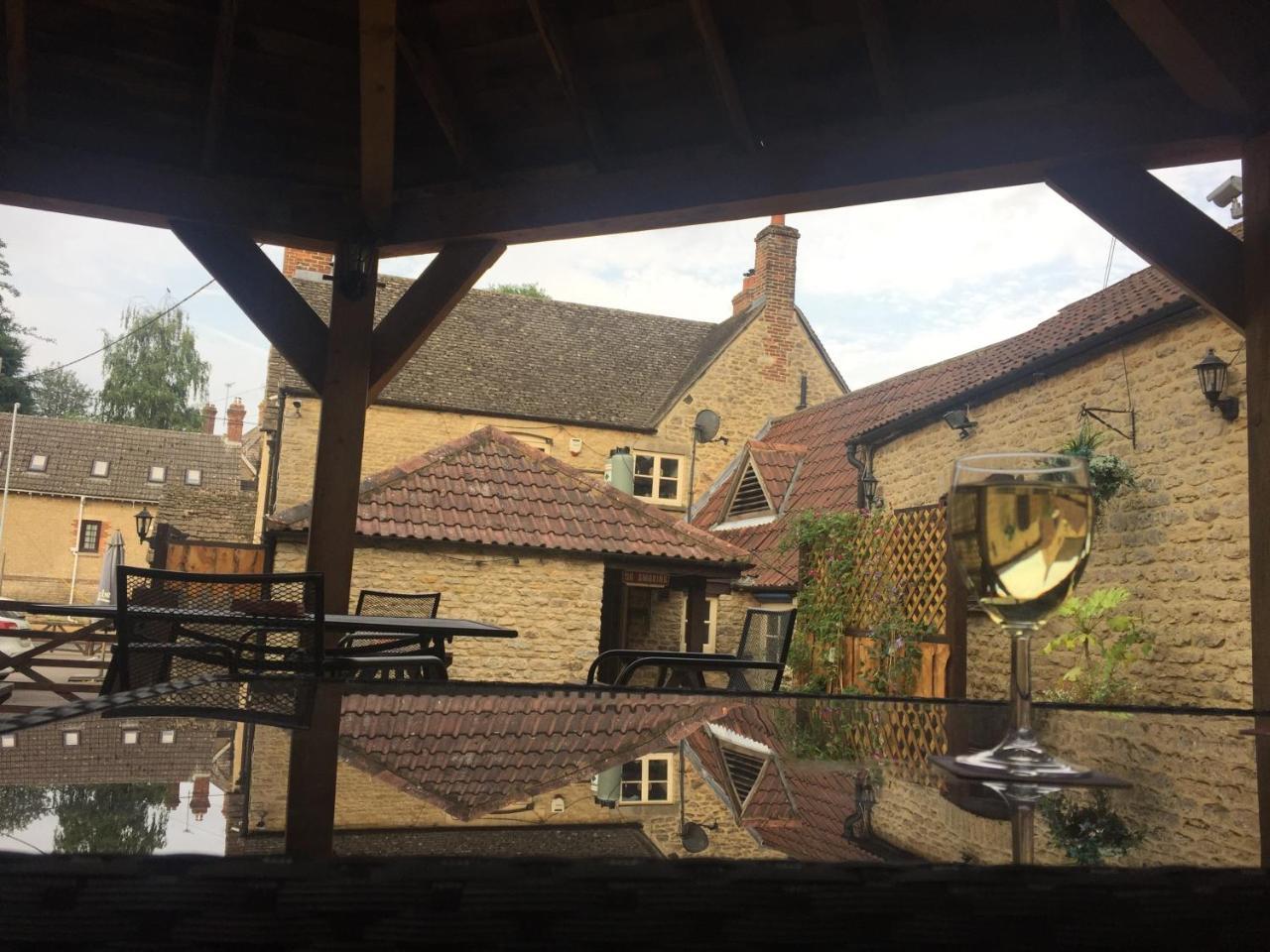מלון מלמסבורי The Radnor Arms מראה חיצוני תמונה