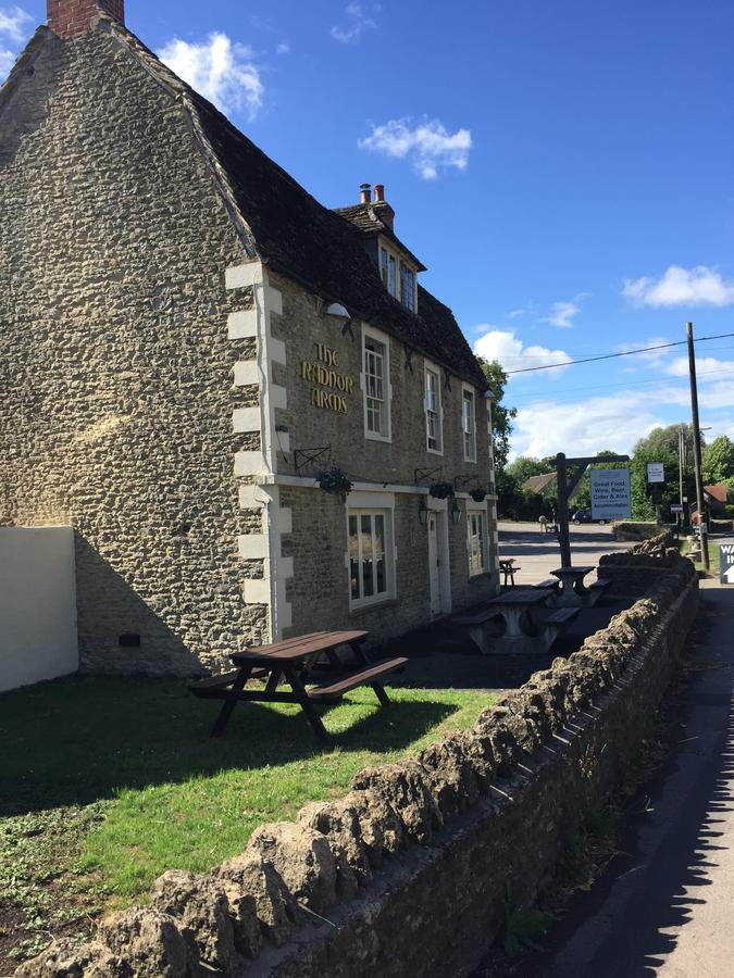 מלון מלמסבורי The Radnor Arms מראה חיצוני תמונה